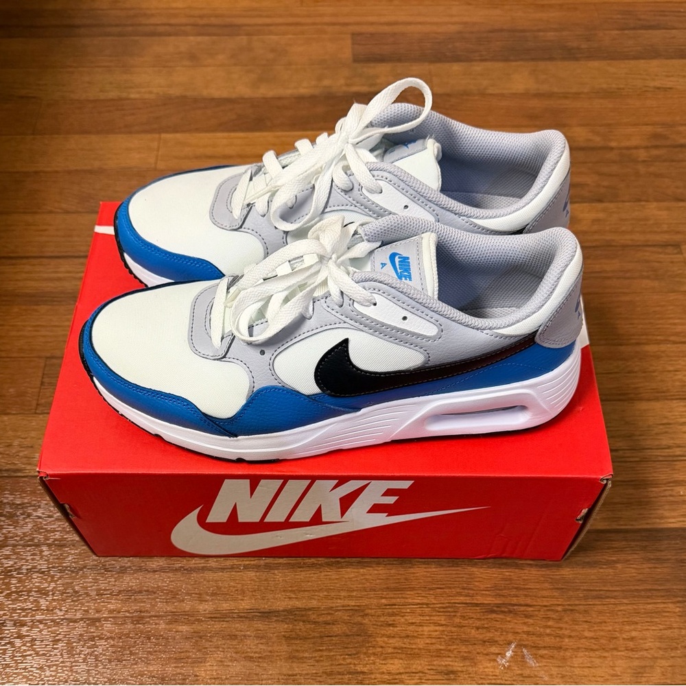 Men's NIKE AIR MAX SC Size 9.5. Very clean! Only worn once.